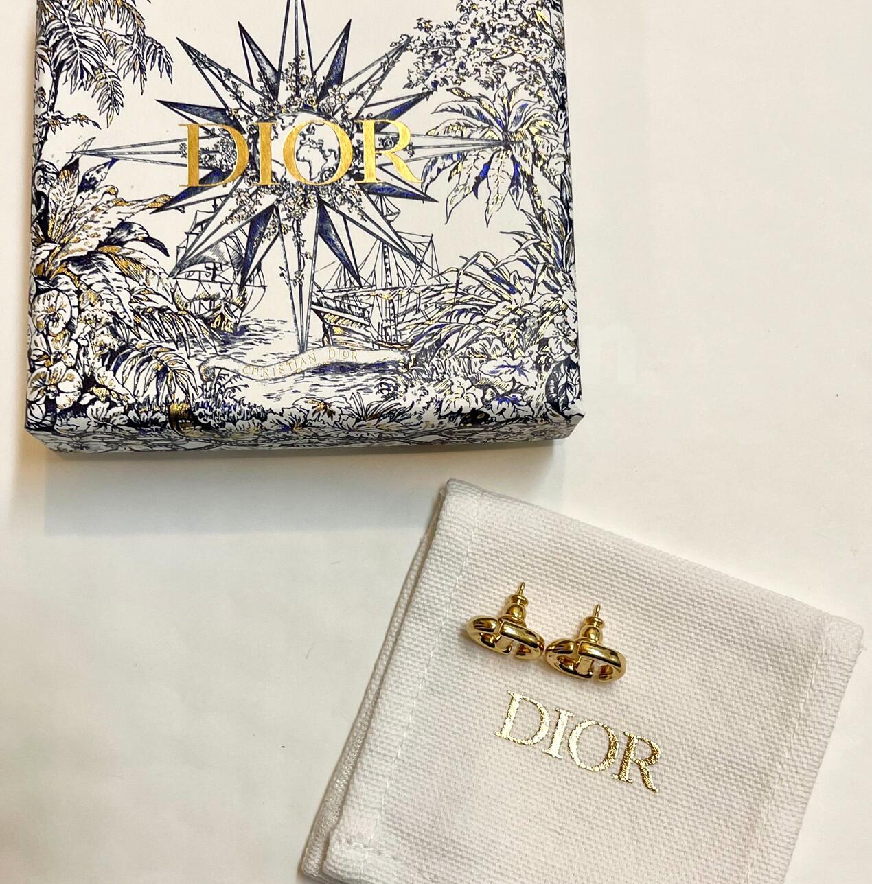 【国内直営即発】タイムレス！DIOR★CD NAVY スタッズ ピアス